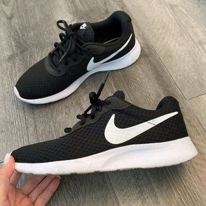 Nike Tanjun women's sneaker US 7